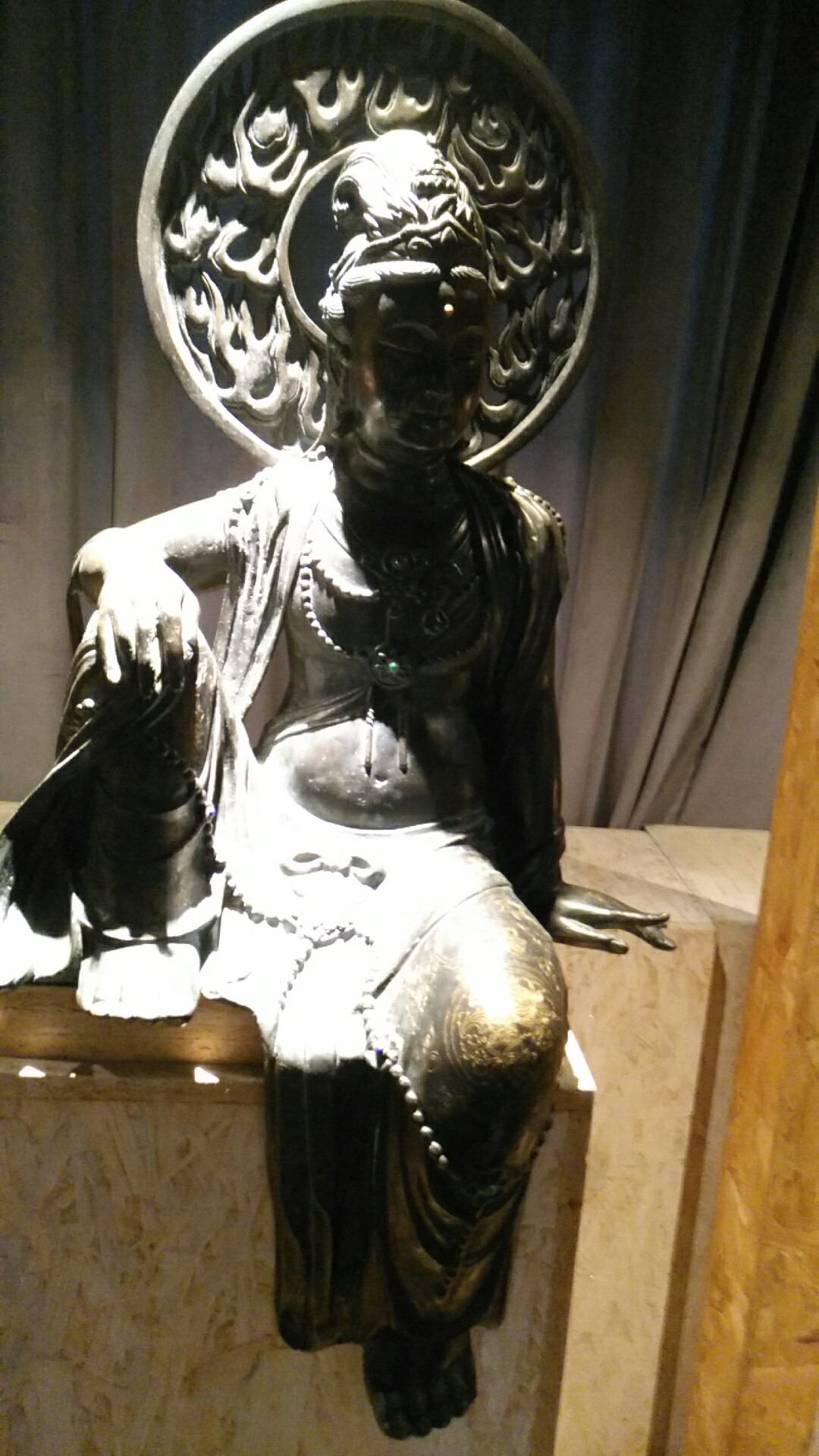 青铜（金箔）红桃国际
